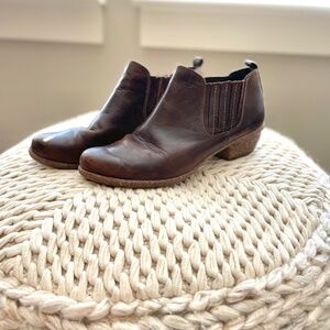 Clarks Wilrose Jade Ankle Bootie Womens 11 Round Toe Chocolate brown leather